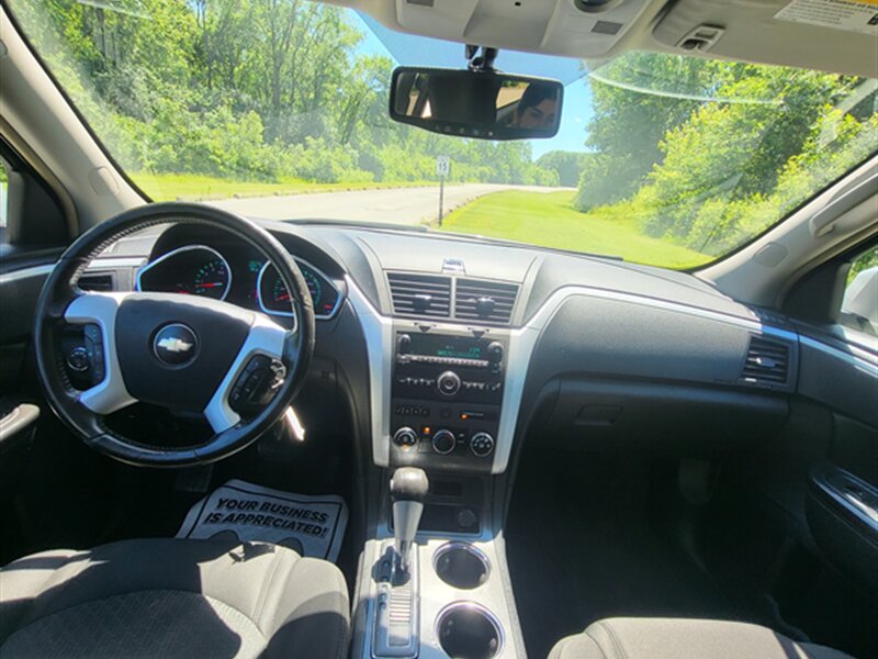 2009 Chevrolet Traverse LT - Photo 11 - Midlothian, IL 60445