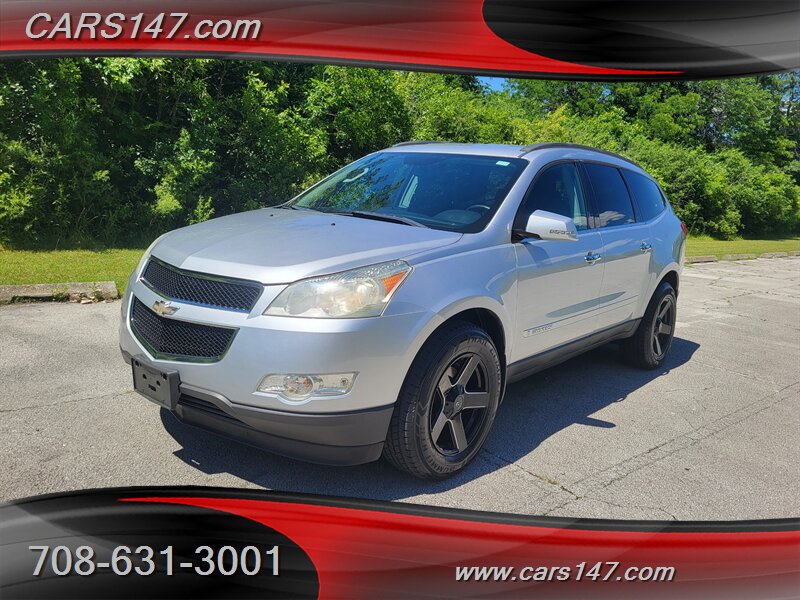 2009 Chevrolet Traverse LT   - Photo 1 - Midlothian, IL 60445