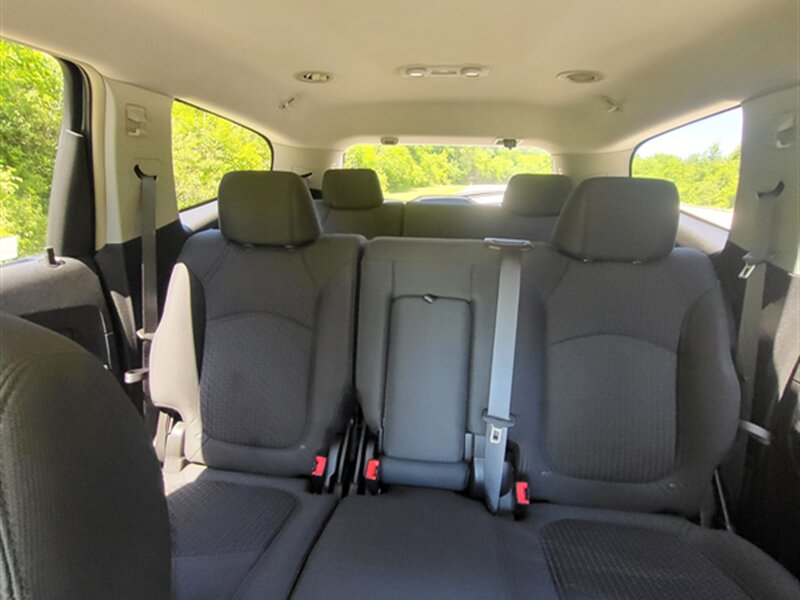 2009 Chevrolet Traverse LT - Photo 12 - Midlothian, IL 60445