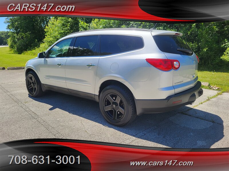 2009 Chevrolet Traverse LT - Photo 4 - Midlothian, IL 60445
