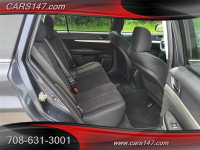 2013 Subaru Outback 2.5i Premium   - Photo 12 - Midlothian, IL 60445