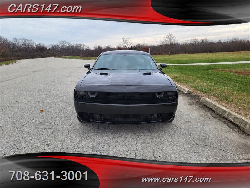 2012 Dodge Challenger SXT photo 2