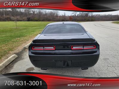 2012 Dodge Challenger SXT - Photo 8 - Midlothian, IL 60445