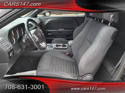 2012 Dodge Challenger SXT - Photo 11 - Midlothian, IL 60445