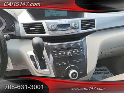 2012 Honda Odyssey LX   - Photo 12 - Midlothian, IL 60445