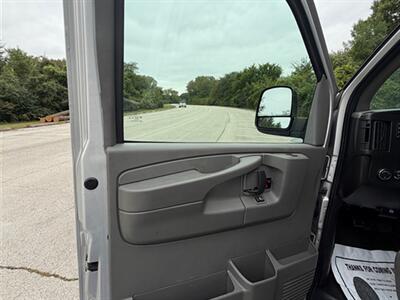 2011 Chevrolet Express LT 3500 - Photo 22 - Midlothian, IL 60445