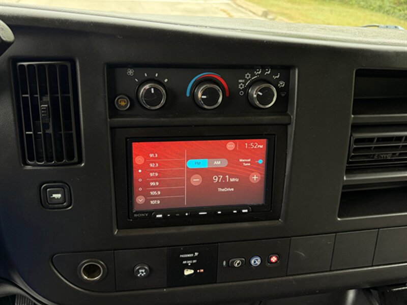 2011 Chevrolet Express LT 3500 - Photo 13 - Midlothian, IL 60445
