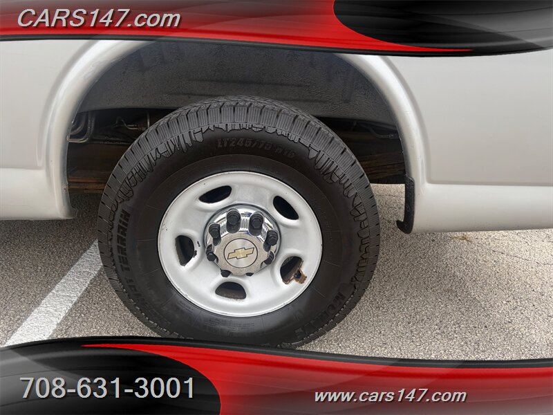 2011 Chevrolet Express LT 3500 - Photo 24 - Midlothian, IL 60445