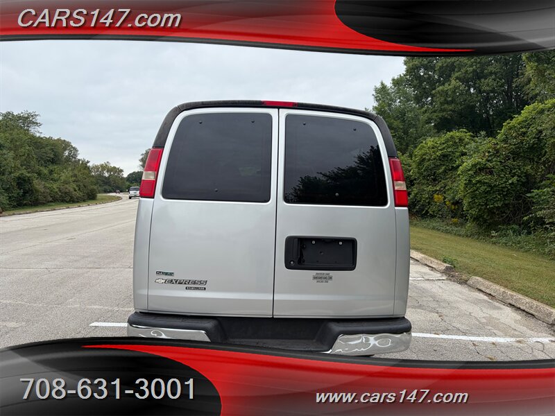 2011 Chevrolet Express LT 3500 - Photo 3 - Midlothian, IL 60445