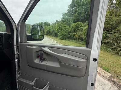 2011 Chevrolet Express LT 3500 - Photo 23 - Midlothian, IL 60445
