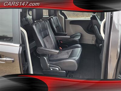 2019 Dodge Grand Caravan SXT   - Photo 15 - Midlothian, IL 60445