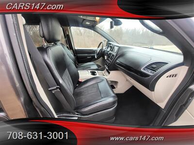 2019 Dodge Grand Caravan SXT   - Photo 12 - Midlothian, IL 60445