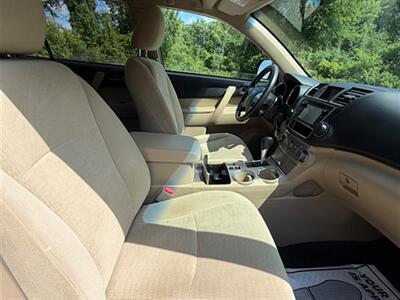 2013 Toyota Highlander Plus   - Photo 23 - Midlothian, IL 60445