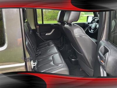2014 Jeep Wrangler Unlimited Sahara - Photo 14 - Midlothian, IL 60445
