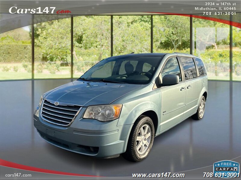 Chrysler Town & Country's photo