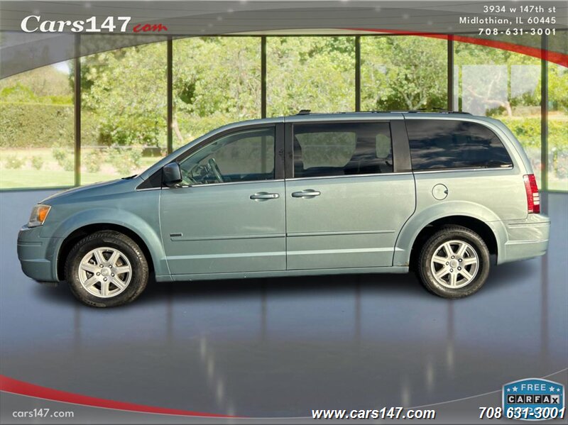 2008 Chrysler Town & Country Touring photo 2