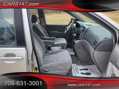 2007 Toyota Sienna CE 7-Passenger   - Photo 12 - Midlothian, IL 60445