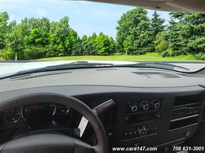 2011 Chevrolet Express 3500   - Photo 19 - Midlothian, IL 60445