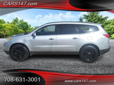 2009 Chevrolet Traverse LT   - Photo 2 - Midlothian, IL 60445