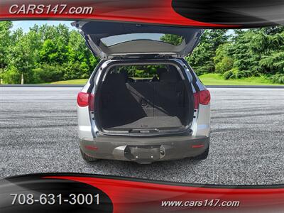 2009 Chevrolet Traverse LT   - Photo 11 - Midlothian, IL 60445