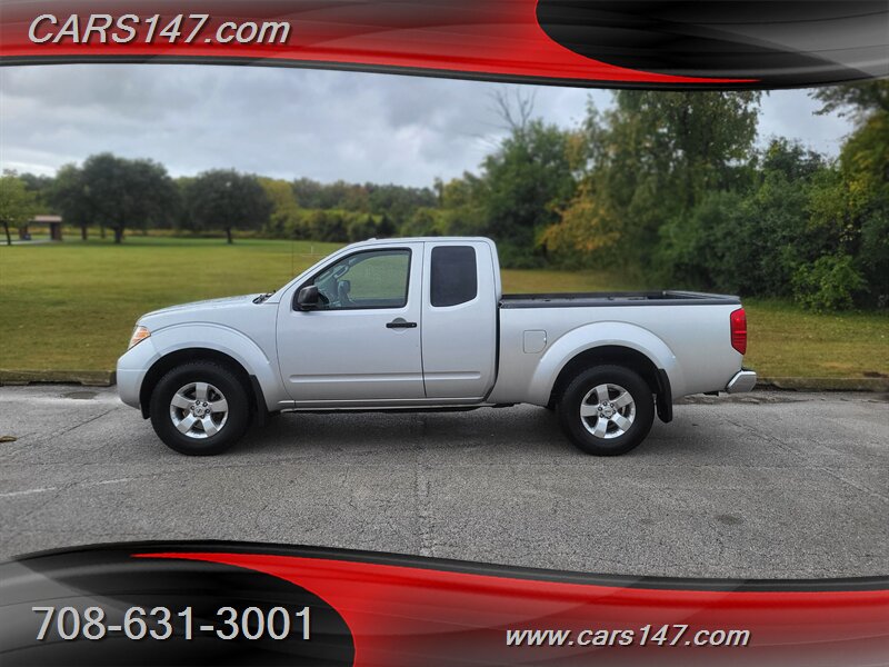 2013 Nissan Frontier SV photo 2