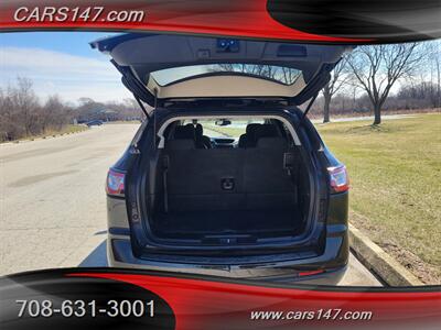 2016 Chevrolet Traverse LT   - Photo 10 - Midlothian, IL 60445