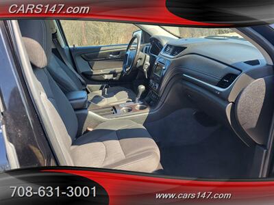 2016 Chevrolet Traverse LT   - Photo 12 - Midlothian, IL 60445