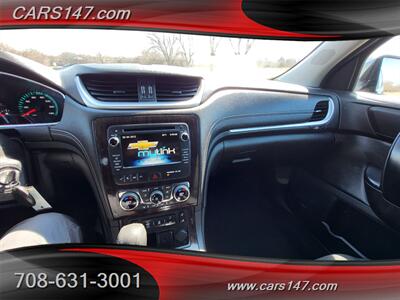 2016 Chevrolet Traverse LT   - Photo 19 - Midlothian, IL 60445