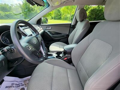 2017 Hyundai SANTA FE SE - Photo 17 - Midlothian, IL 60445
