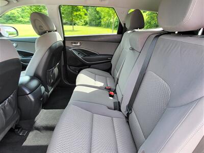 2017 Hyundai SANTA FE SE - Photo 19 - Midlothian, IL 60445