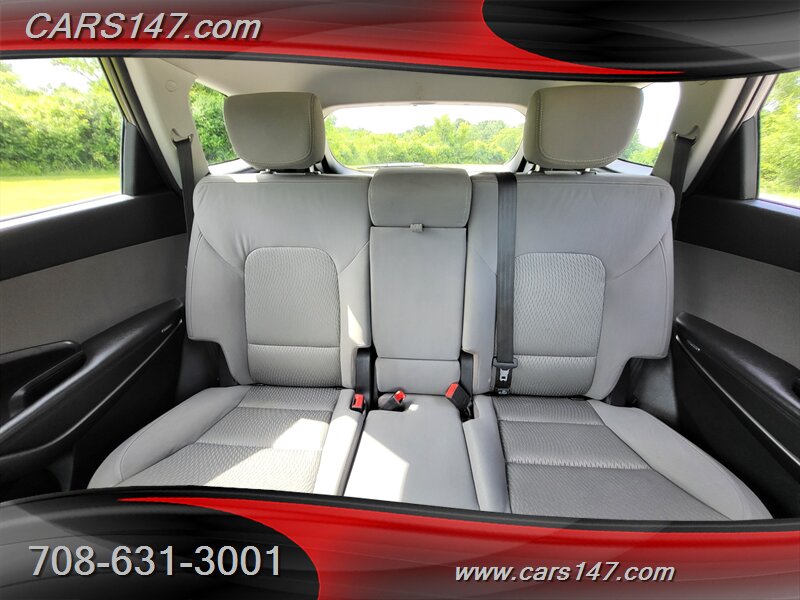 2017 Hyundai SANTA FE SE - Photo 12 - Midlothian, IL 60445