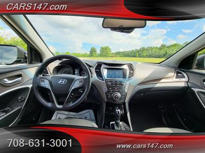 2017 Hyundai SANTA FE SE - Photo 11 - Midlothian, IL 60445
