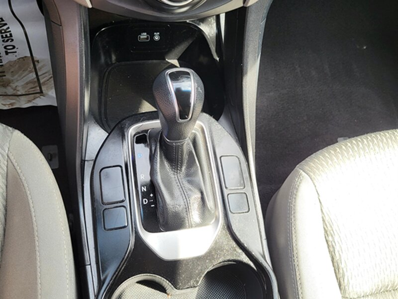 2017 Hyundai SANTA FE SE - Photo 16 - Midlothian, IL 60445