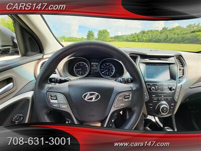 2017 Hyundai SANTA FE SE - Photo 13 - Midlothian, IL 60445