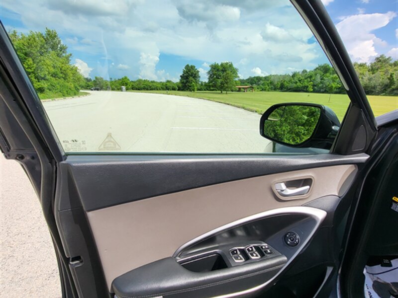 2017 Hyundai SANTA FE SE - Photo 24 - Midlothian, IL 60445