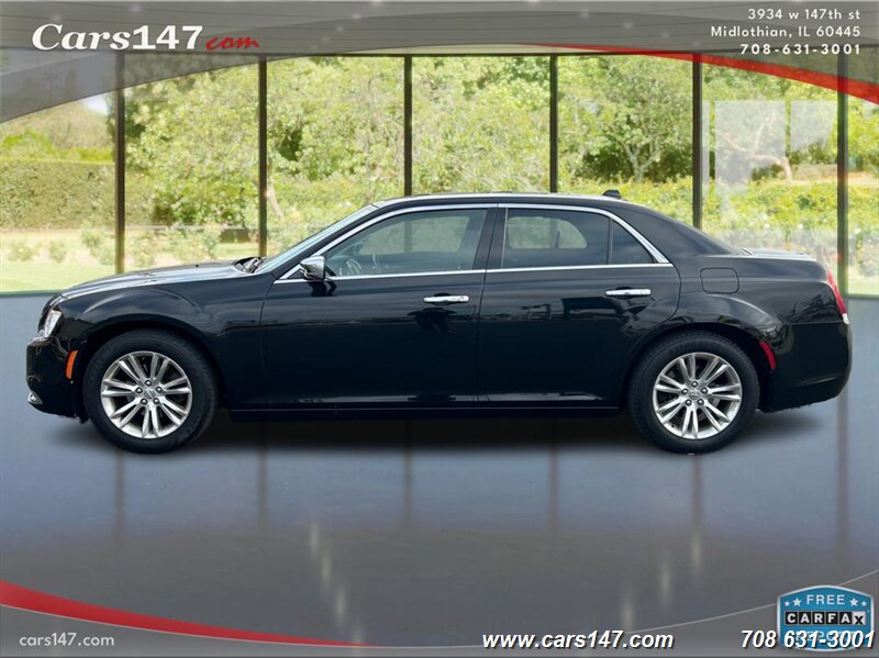 2017 Chrysler 300 C photo 2