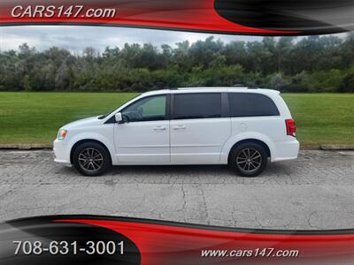 2017 Dodge Grand Caravan SXT   - Photo 2 - Midlothian, IL 60445