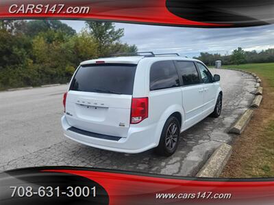 2017 Dodge Grand Caravan SXT   - Photo 6 - Midlothian, IL 60445