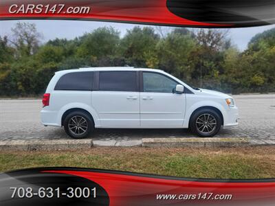 2017 Dodge Grand Caravan SXT   - Photo 5 - Midlothian, IL 60445