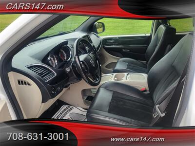 2017 Dodge Grand Caravan SXT   - Photo 17 - Midlothian, IL 60445