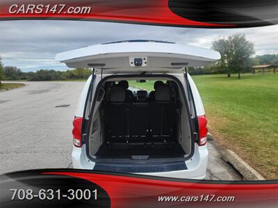 2017 Dodge Grand Caravan SXT   - Photo 9 - Midlothian, IL 60445