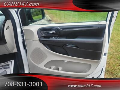 2017 Dodge Grand Caravan SXT   - Photo 23 - Midlothian, IL 60445