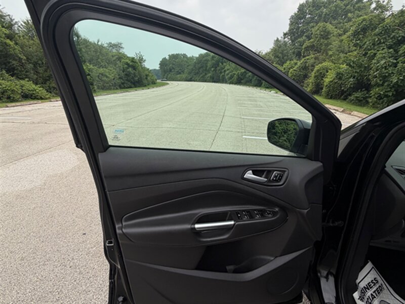 2017 Ford Escape Titanium - Photo 21 - Midlothian, IL 60445