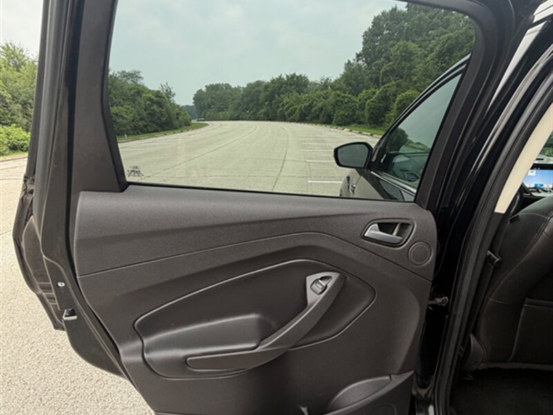 2017 Ford Escape Titanium - Photo 24 - Midlothian, IL 60445