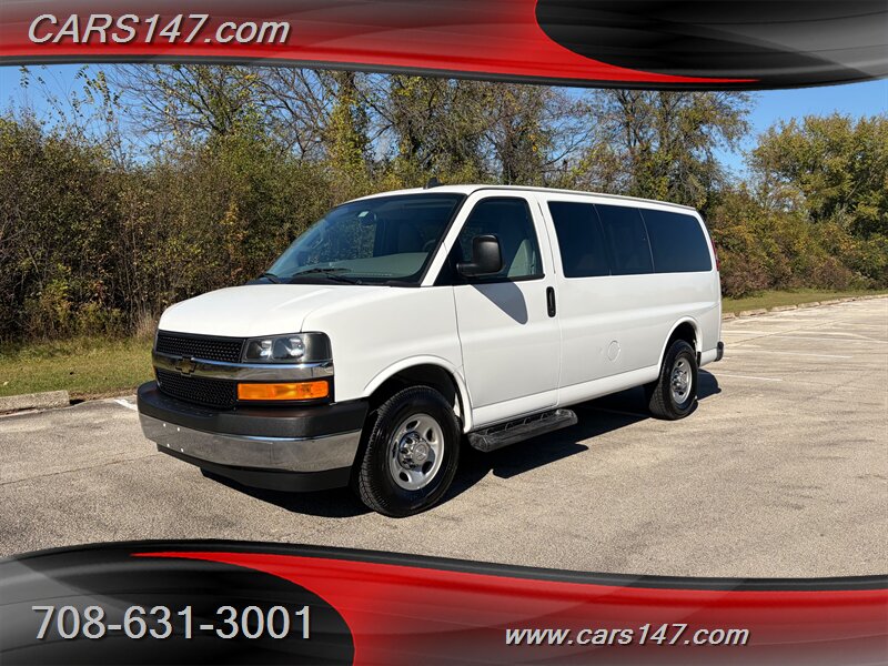 2017 Chevrolet Express LT 3500   - Photo 1 - Midlothian, IL 60445
