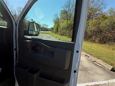 2017 Chevrolet Express LT 3500   - Photo 24 - Midlothian, IL 60445