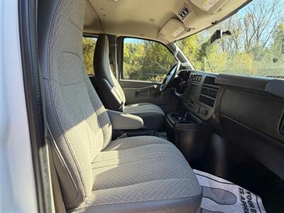 2017 Chevrolet Express LT 3500   - Photo 18 - Midlothian, IL 60445