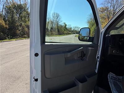 2017 Chevrolet Express LT 3500   - Photo 23 - Midlothian, IL 60445