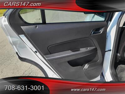 2012 Chevrolet Equinox LTZ   - Photo 17 - Midlothian, IL 60445