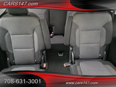 2018 Chevrolet Traverse LT Cloth   - Photo 13 - Midlothian, IL 60445